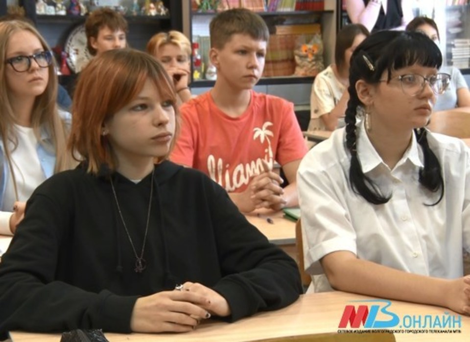 Волгоградские школьники не будут пользоваться телефонами на уроках