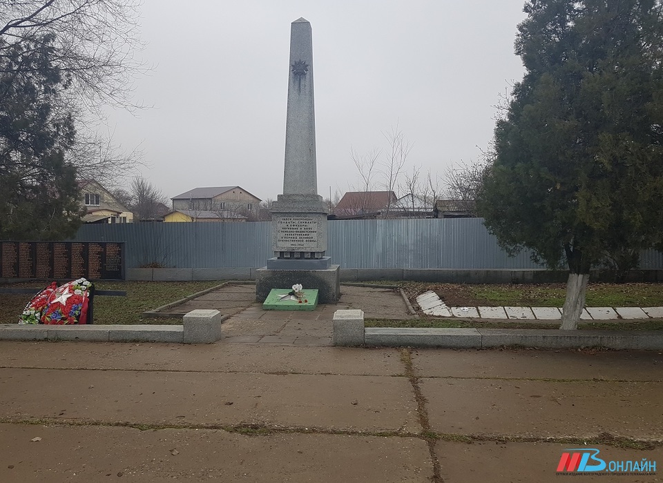 В Волгограде восстанавливают братскую могилу воинов четырех армий