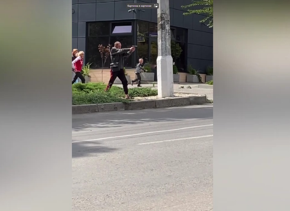Стрельбу у кафе в Кировском районе Волгограда сняли на видео