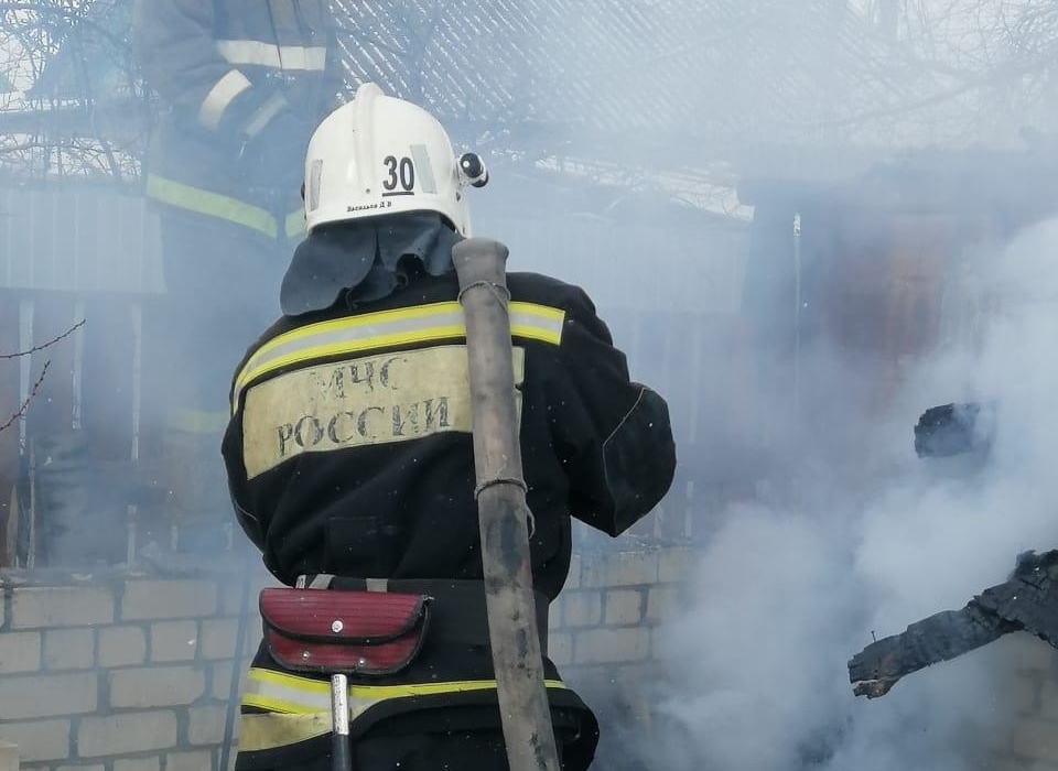 В Волгоградской области пенсионерка пыталась согреться, но погибла в огне