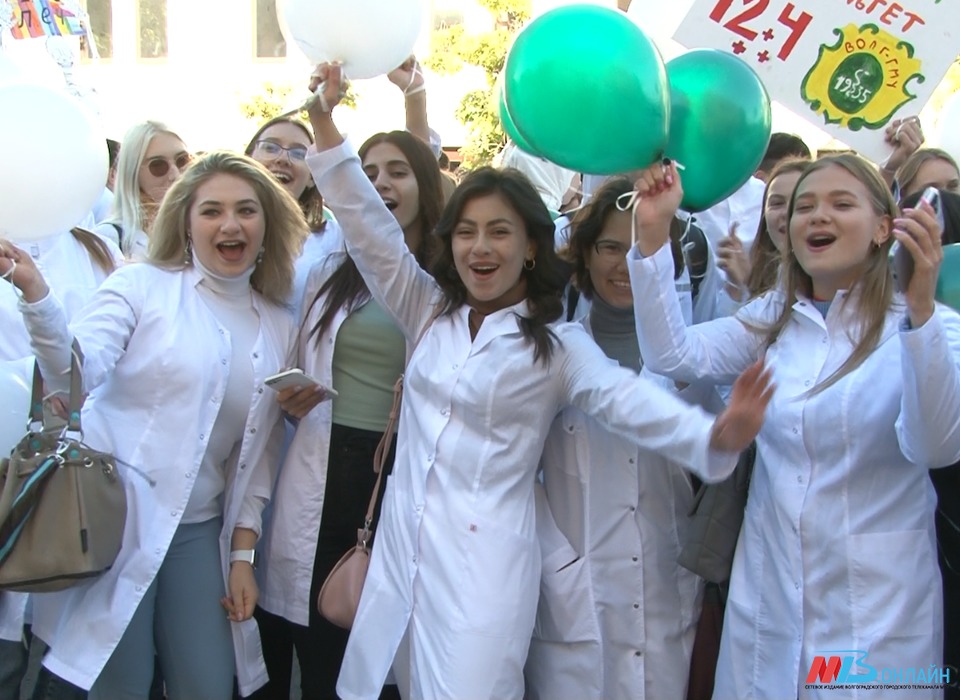 Более 8000 студентов поздравили Волгоград с днём рождения