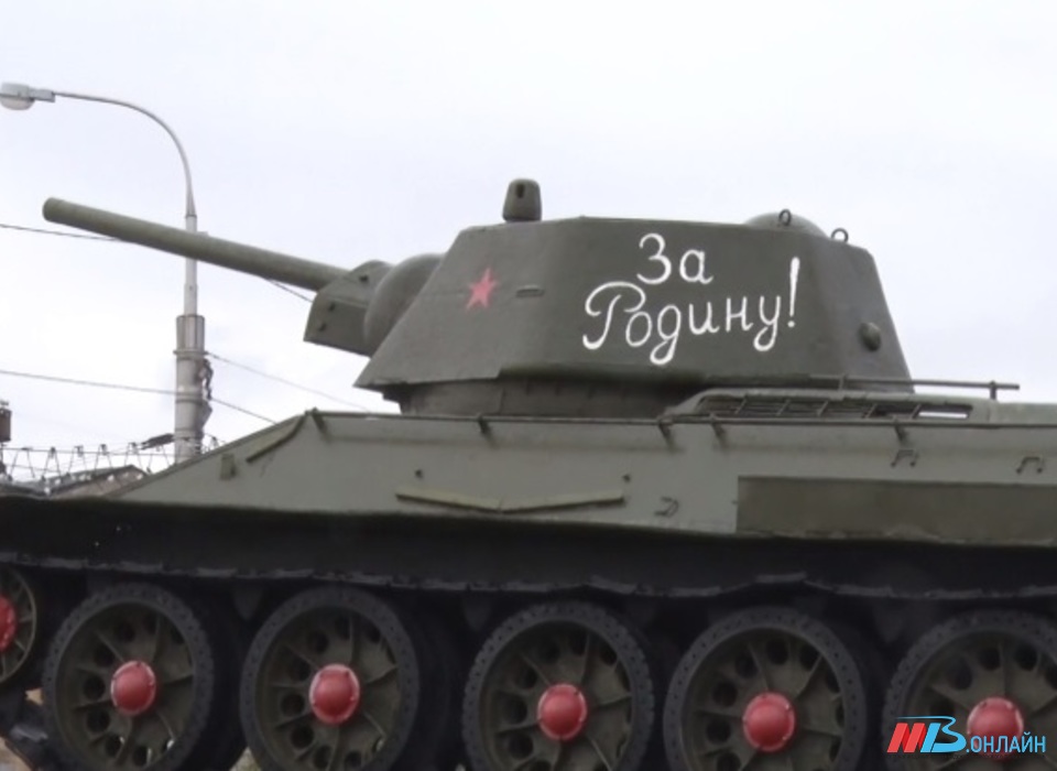 На время ремонта на севере Волгограда уберут танк-памятник Т-34