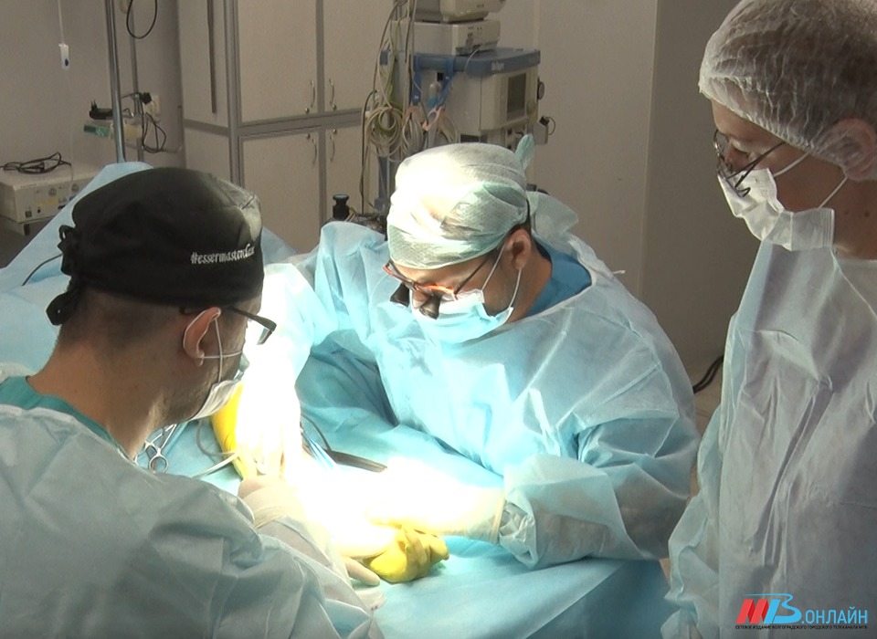 В Волгограде хирурги прооперировали пациентов с травмами кистей и предплечий