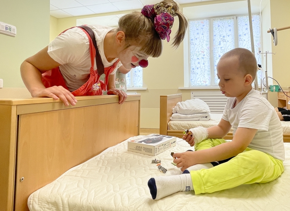 «Доктор Клоун» посетил онкобольных детей в Волгограде