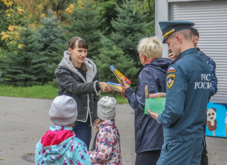 Волгоградские спасатели напомнили детям и их родителям о правилах пожарной безопасности