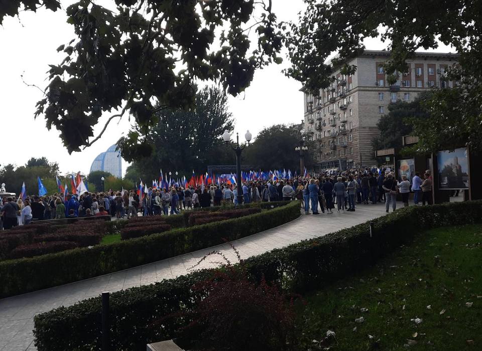 На центральной набережной Волгограда прошел митинг в поддержку референдумов
