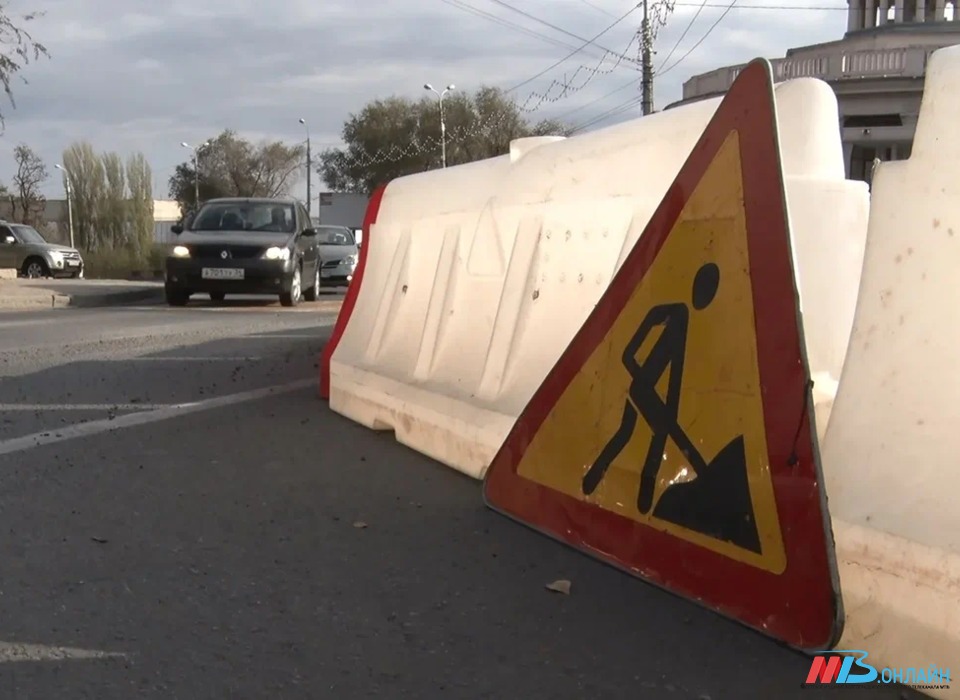 Из-за аварии на теплопроводе в Волгограде перекрыли движение транспорта