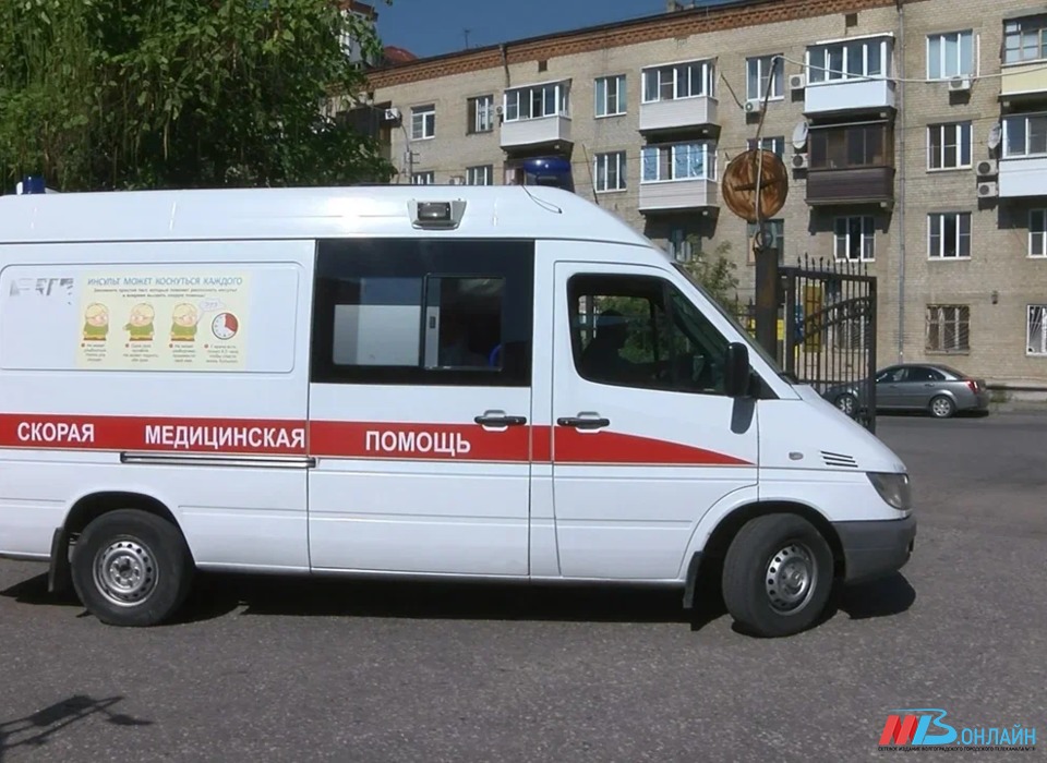 На западе Волгограда 15-летняя школьница попала под колеса авто