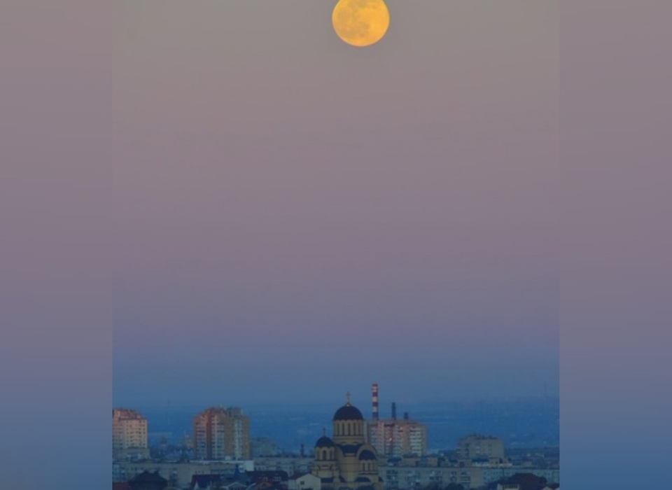 В небе над Волгоградом 9 октября взошла Охотничья Луна