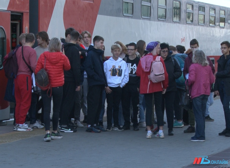В Волгоград на двухэтажном туристическом поезде прибыли 500 жителей Самары