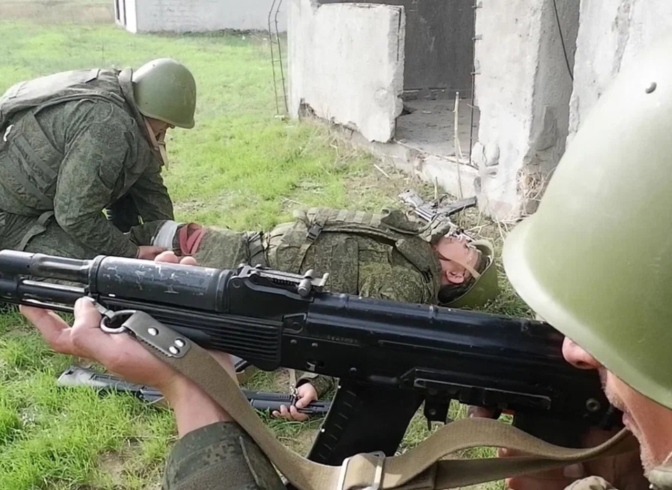 Под Волгоградом мобилизованных учат спасать раненных бойцов