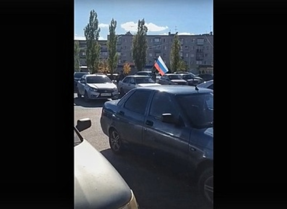 Под Волгоградом появилось видео отправки мобилизованных мужчин