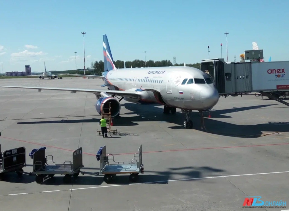 Самолет летевший в Волгоград снизился из-за проблем с наддувом