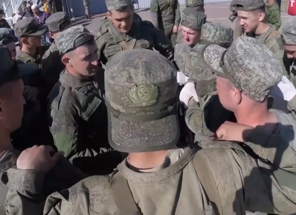 Мобилизованные из Волгоградской области заставили извиниться солдата за угрозы казахам