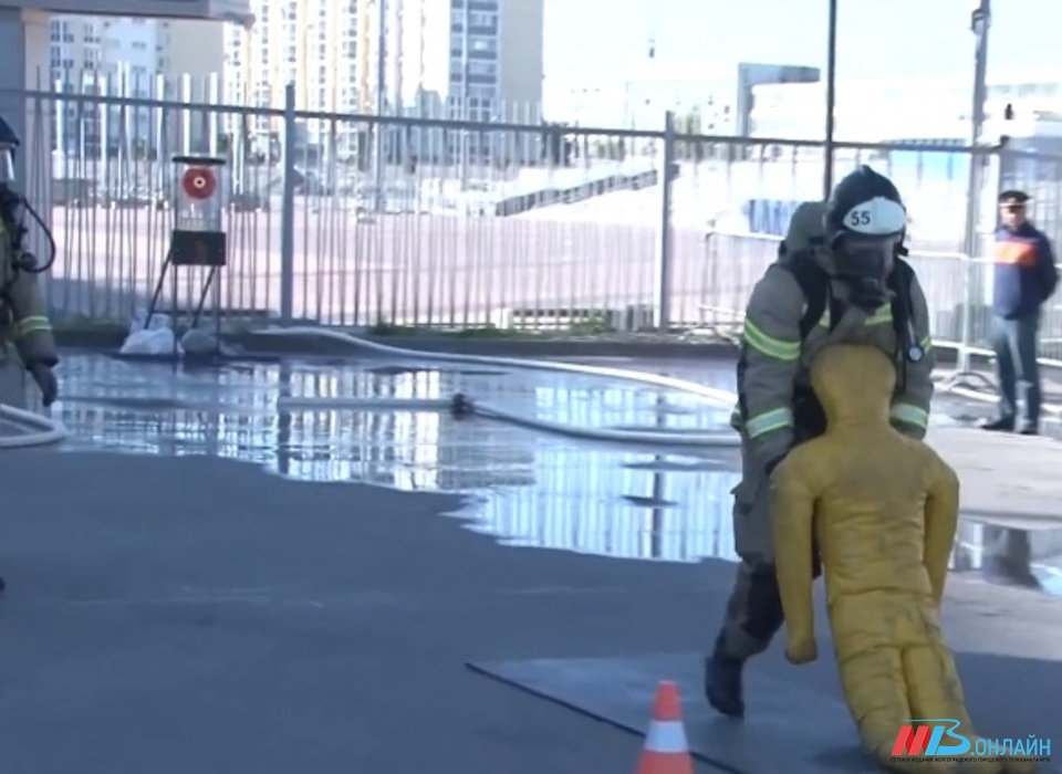 В Волгограде стартовали соревнования по пожарному кроссфиту