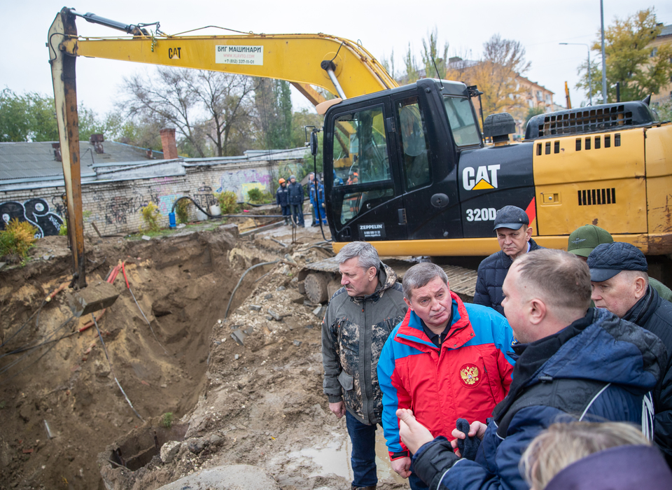 Губернатор дал сутки на ликвидацию коммунальной аварии на коллекторе в Волгограде