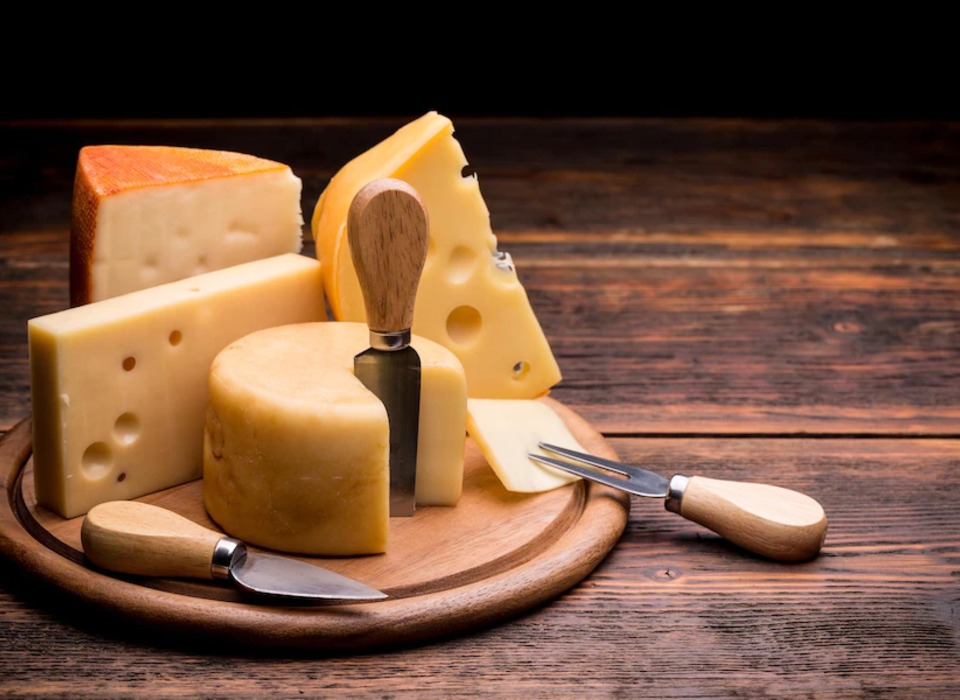В Волгоградской области предприниматель зарегистрировал сыр с авансовой датой выработки