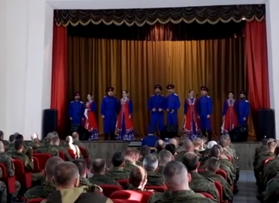 В Волгоградской области для мобилизованных военнослужащих артисты исполнили казачьи песни