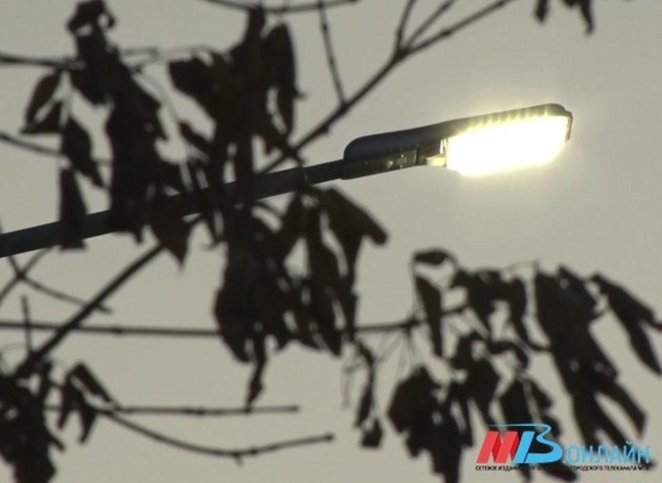 Новые линии освещения монтируют на трассах в Волгоградской области