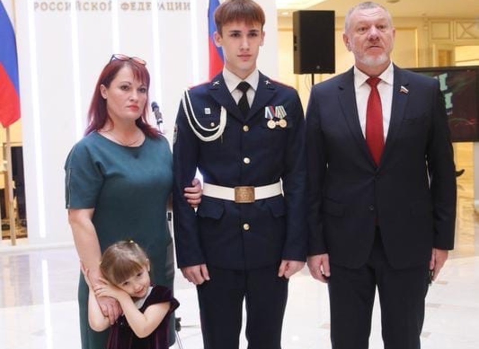 Волгоградского кадета Даниила Золотарева наградили медалью «За проявленное мужество»
