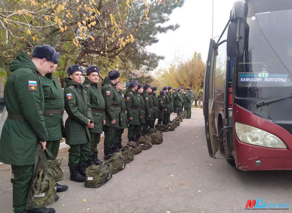 Сто призывников из Волгоградской области отправились на срочную службу