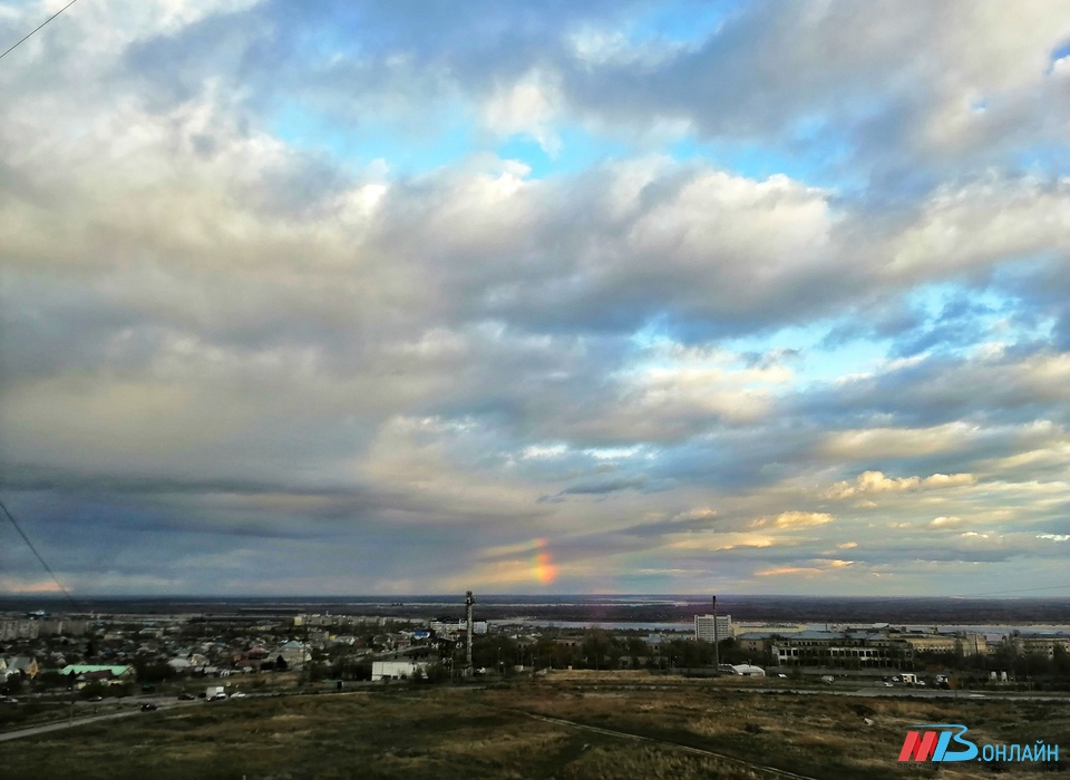 Жители Волгоградской области 13 ноября запечатлели осеннюю радугу