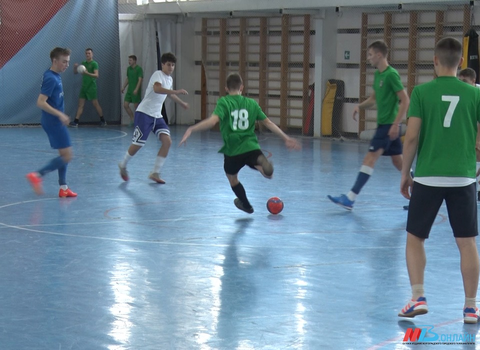 Муниципальный этап соревнований по мини-футболу объединил 2 500 волгоградских школьников