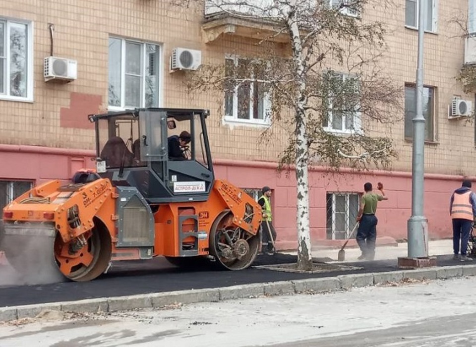 Более 46 тысяч квадратных метров тротуаров восстановили в Волгограде в этом году