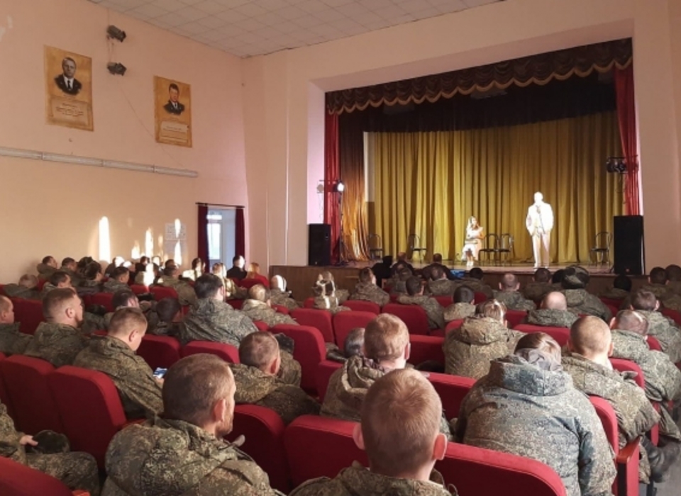 Перед мобилизованными жителями Волгоградской области выступили артисты НЭТа