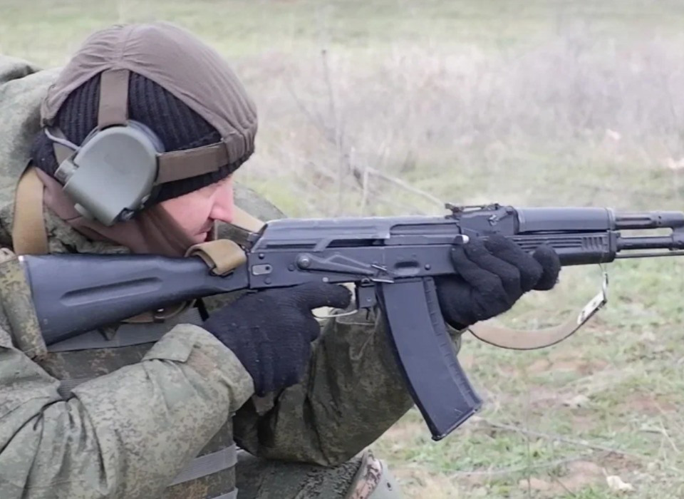 Мобилизованные ЮВО отрабатывают навыки стрельбы на полигоне под Волгоградом