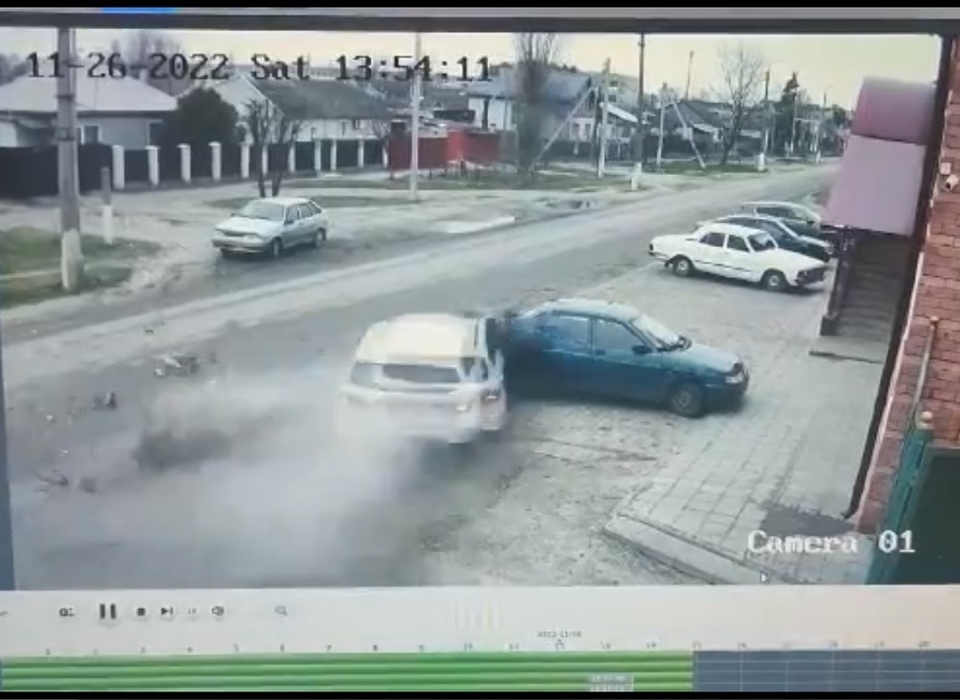 В Урюпинске иномарка вылетела на парковку и сбила насмерть 66-летнюю пенсионерку