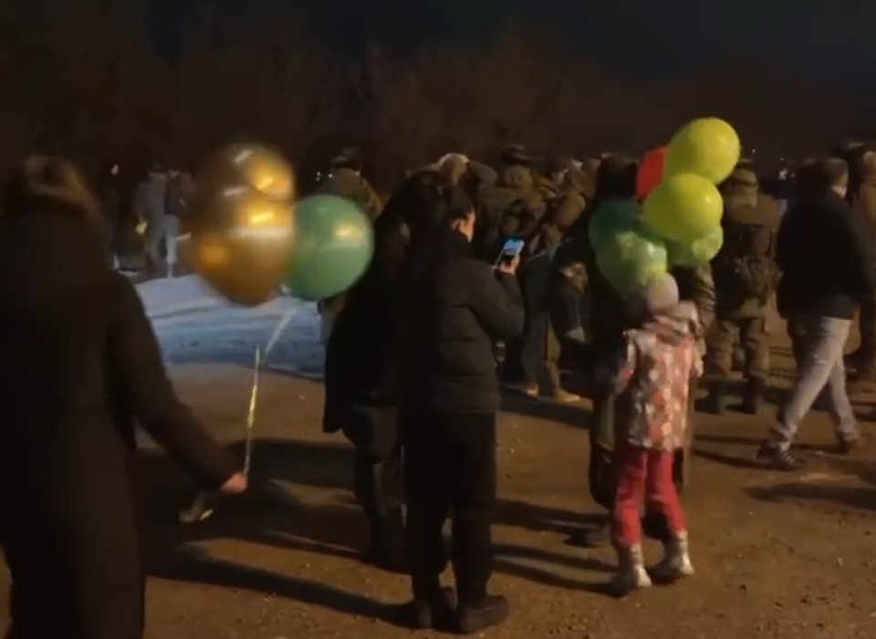 Под Волгоградом на видео сняли встречу вернувшихся с Украины бойцов