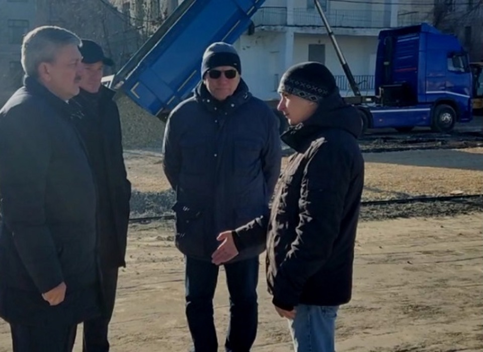Глава Волгограда проверил темпы строительства нового ФОКа открытого типа