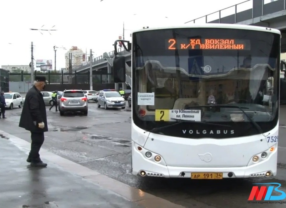 В Волгограде в салоне автобуса №2 умер водитель