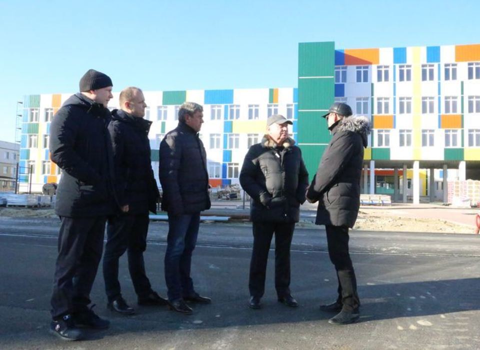 Депутаты проверили строительство школы на 1000 мест в Ворошиловском районе Волгограда