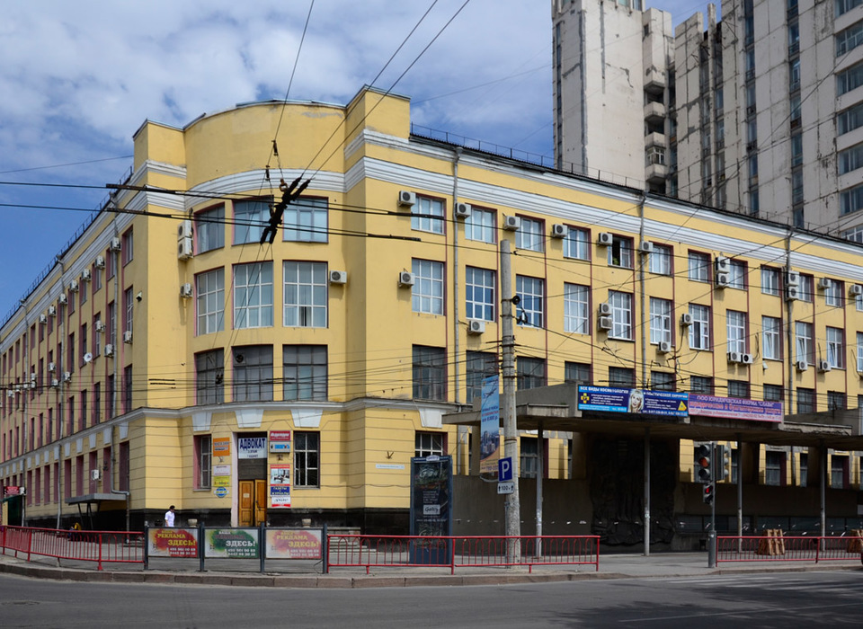В Волгограде за 25 млн рублей продали часть Дома печати