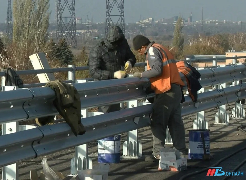 В Волгоградской области мостовой комплекс Волжской ГЭС готовят к зиме