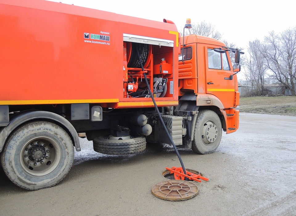 Новая дорожная спецтехника для ливневой канализации поступила в Волгоград