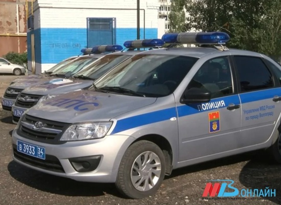 Две пассажирки «Лады Гранты» пострадали в тройном ДТП в Волгограде