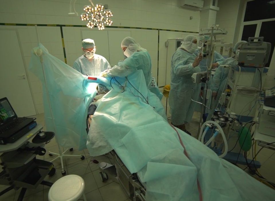 Волгоградские врачи впервые провели малоинвазивную операцию на мозговой артерии