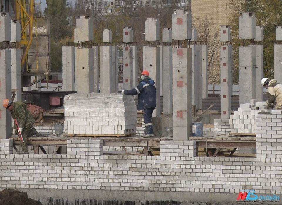 В Дзержинском районе завершается монтаж бетонных конструкций первого этажа школы на 1280 мест