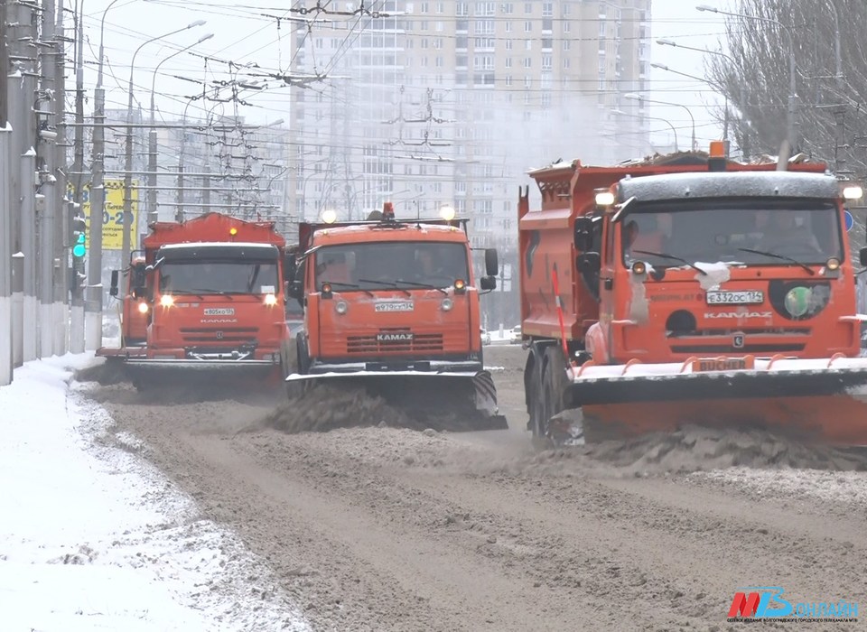 На дороги Волгограда за стуки нанесли 1800 тонн противогололедных реагентов