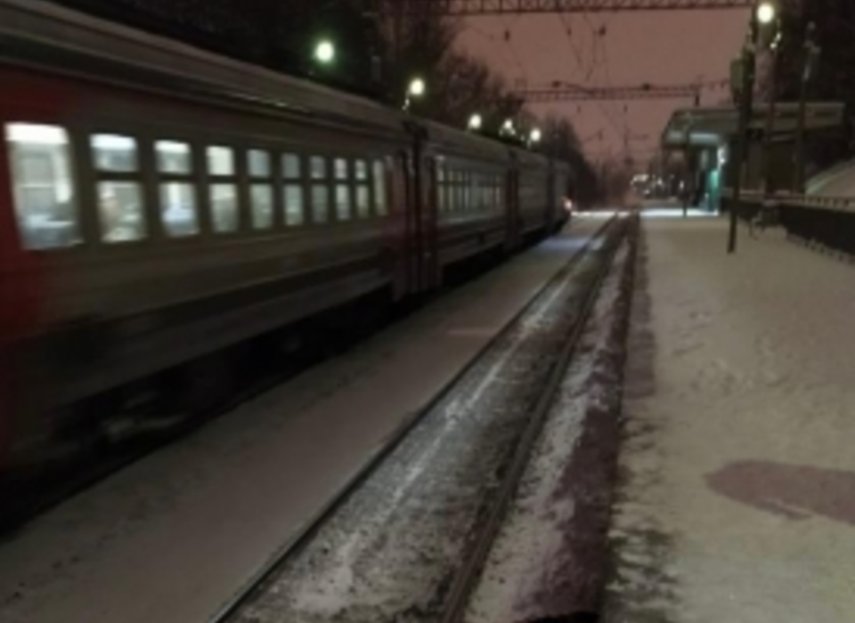 В Волгоградской области грузовой поезд сбил 40-летнего мужчину