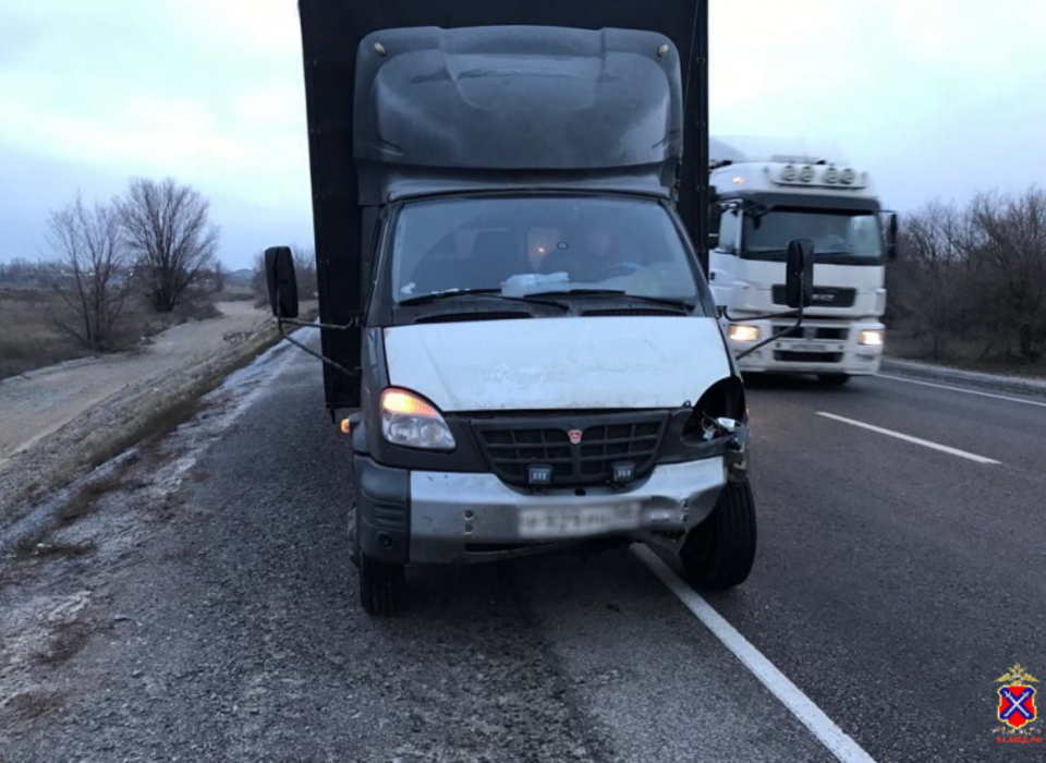 На трассе в Волгоградской области грузовик насмерть сбил пешехода