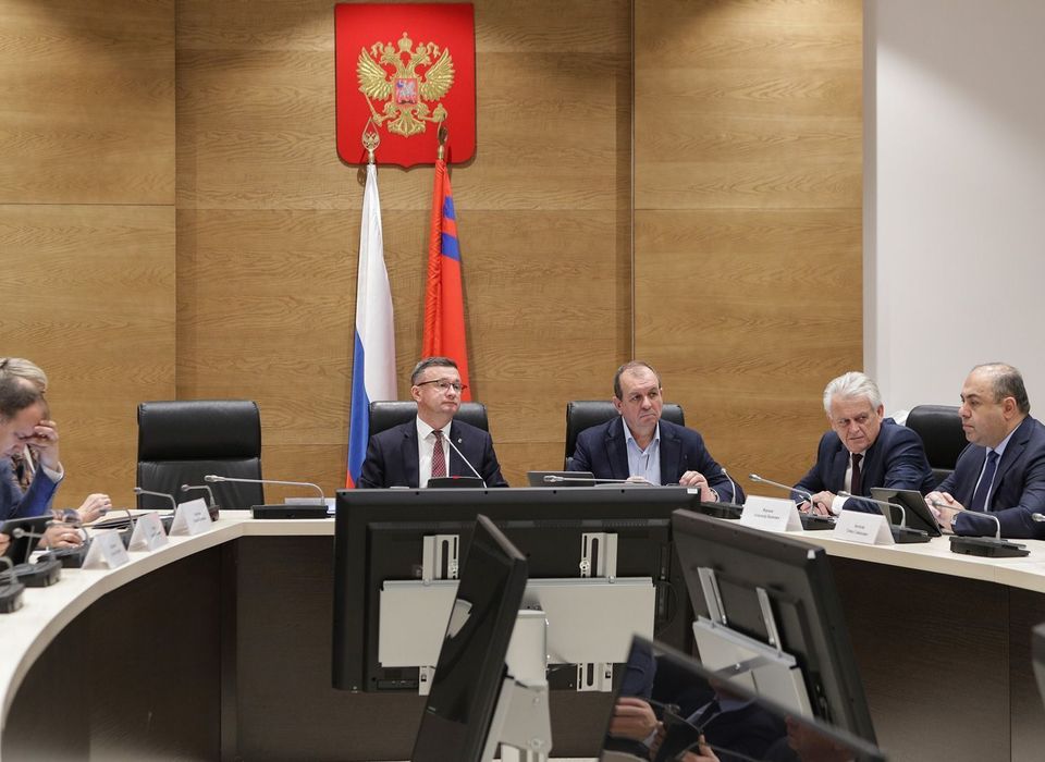 В наградную систему Волгоградской области предложили ввести почётный штандарт губернатора