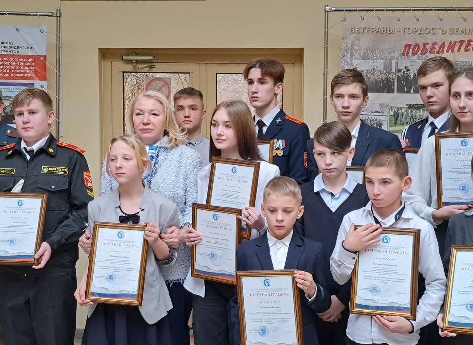 В Волгограде 14 школьников и студентов наградили за героизм и волонтерство