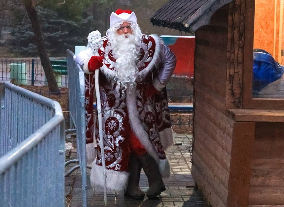 В центре Волгограда торжественно открыли резиденцию Деда Мороза