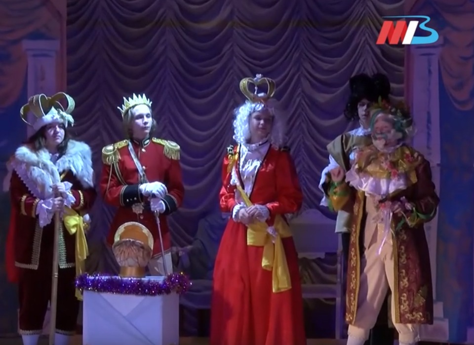 В ДК Гагарина прошел праздник со спектаклем, полезными мастер-классами и сладкими угощениями