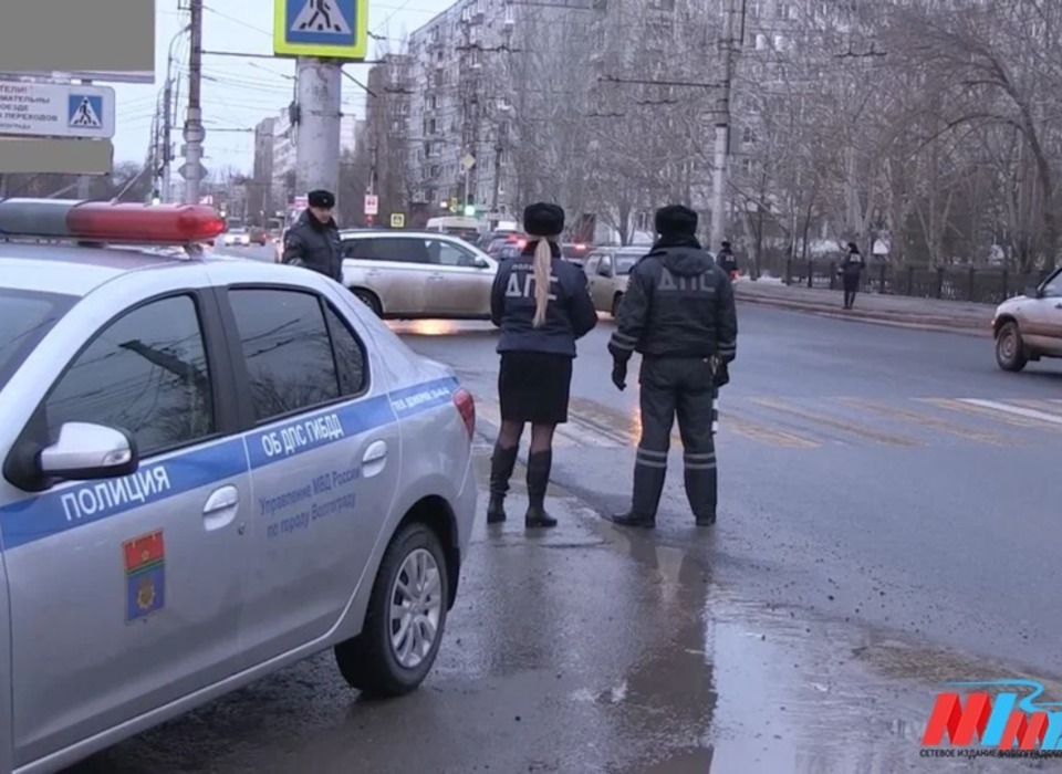 Инспекторы ГИБДД выйдут на дороги Волгограда в новогодние праздники