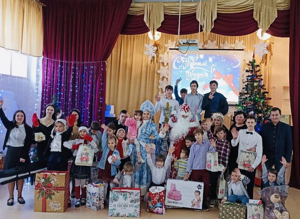 Сотрудники ФНС исполнили новогодние желания детей из детских домов Волгоградской области
